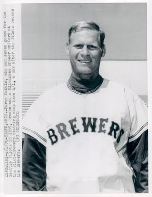 Milwaukee Brewers on X: Unis so nice, you gotta wear twice! #Brewers  entire bullpen models 1976 uniforms to be worn again today! #MILatPHI   / X